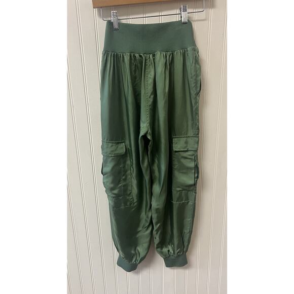 Cinq a Sept 5 A 7 Giles Jogger Cargo Pant Satin Light Green XS New NWOT - Picture 3 of 6